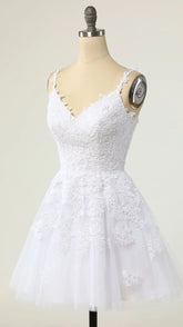 V Neck White Lace Short Homecoming Dresses White Lace Formal Graduation Dresses Y1873