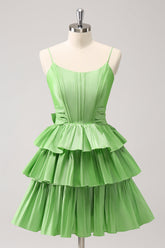Vestido de fiesta verde bonito con escote en A, tirantes finos, corsé, volantes escalonados y lazo