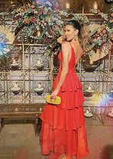 Vestido de noche rojo con tirantes finos, corte A y capas, Y5466