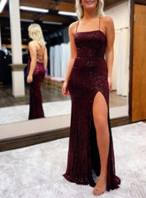 Burgunderrotes langes Ballkleid mit Pailletten, Schnürung am Rücken und Schlitz