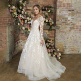Light Champagne Modern Wedding Dresses Backless Applique Bride Gowns A-Line Tulle V-Neck Long Sleeves vestido de noiva