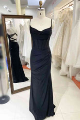 Vestido de fiesta negro plisado con tirantes finos SYP119