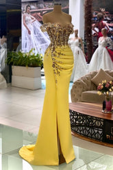 Vestido de fiesta amarillo de columna, sin mangas, con hombros descubiertos, largo hasta el suelo, con escote corazón y cuentas