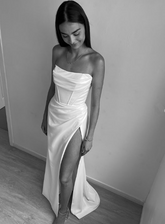 Edles weißes trägerloses Meerjungfrau-Abendkleid mit Schlitz, langes Ballkleid Y8417