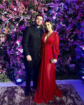 Vestido de noche elegante rojo con escote en V y mangas largas para fiesta Y7223