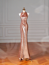 Vestido de fiesta largo estilo sirena con lentejuelas en oro rosa y espalda descubierta Y8635