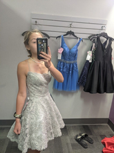 Hermoso vestido de fiesta de encaje plateado con corte en A para graduación de 18 años Y2440