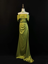 Vestido de fiesta elegante de satén verde oliva con hombros descubiertos y abertura, vestido de noche estilo sirena con abertura Y8650
