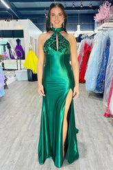 Vestido de fiesta largo de satén verde oscuro con escote halter y cuentas (PSK601)