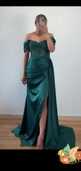 Vestido de noche con corsé de satén verde esmeralda con corte sirena Y5592