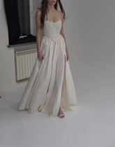 Edles trägerloses Satin Abendkleid mit Perlenbesatz A-Linie Schlitz Ballkleid Y8314