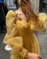 Abendkleid mit Puffärmeln, V-Ausschnitt und Tüllschlitz Y5793