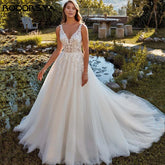 Beach Wedding Dresses Appliques Straps V-Neck Bridal Party Gowns Backless Sweep Train robe de mariée fluide Custom Made