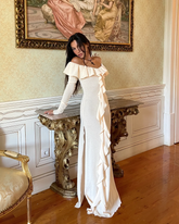 Vestido de fiesta largo color crema con volantes y hombros descubiertos, elegante, con abertura, Y7975