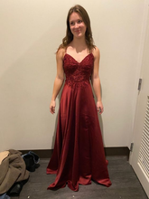 Elegante vestido de noche burdeos de corte A. Vestido de graduación burdeos Y6428