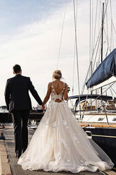 Increíble vestido de novia largo de corte A con apliques de encaje y tul con cola de capilla