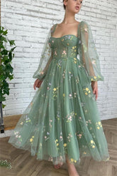 Wunderschönes knöchellanges A-Linien-Ballkleid mit langen Ärmeln und Blumenmuster