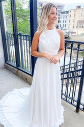 Elegantes langes A-Linien-Brautkleid aus Satin mit Neckholder und offenem Rücken