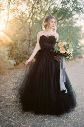 Vestido de novia elegante de tul negro con espalda abierta, estilo princesa, largo y encaje