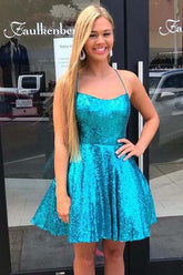 Vestido de fiesta corto cruzado de corte A con lentejuelas azules y cuello halter PD334