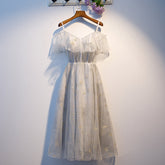 Bonito vestido corto de tul gris para la fiesta de bienvenida s96