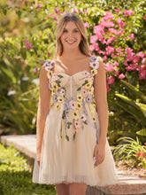 Kurze Ballkleider aus Tüll mit 3D-Blumen