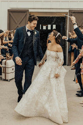 Vestido de novia largo de encaje con hombros descubiertos, corte A y mangas