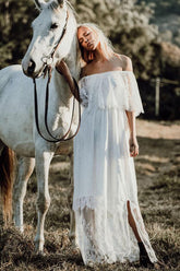 Langes, schulterfreies A-Linien-Brautkleid aus Tüllspitze