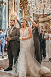 Modern Long Mermaid Sleeveless Appliques Wedding Dresses With Lace