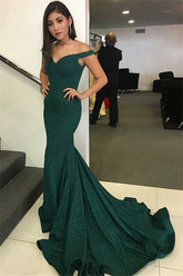 Vestido de fiesta verde modesto de corte sirena largo con hombros descubiertos
