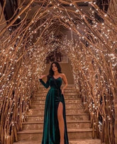 Vestido de noche verde de terciopelo de una manga con abertura alta, generoso vestido de noche verde Y563