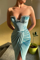 Sexy langes trägerloses Ballkleid aus Samt mit Kristallen und Schlitz vorne