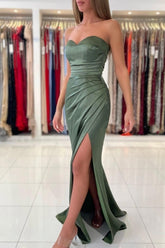Vestido de fiesta sencillo verde sin tirantes, sin mangas, corte sirena, de satén elástico, largo hasta el suelo