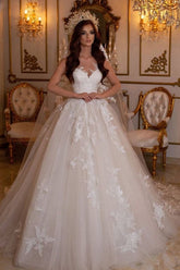 Stunning Long A-Line Bateau Tulle Wedding Dress With Appliques Lace