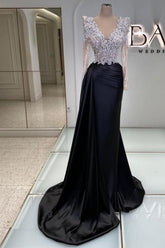 Vintage Säulen-Satin-Spitze V-Ausschnitt Langarm Schwarzes Ballkleid mit Perlenbesatz