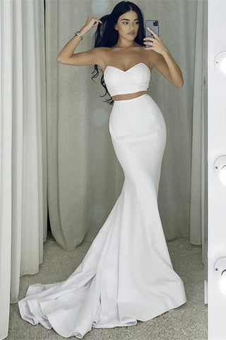 Vestido de fiesta blanco de dos piezas con corte sirena largo sin tirantes