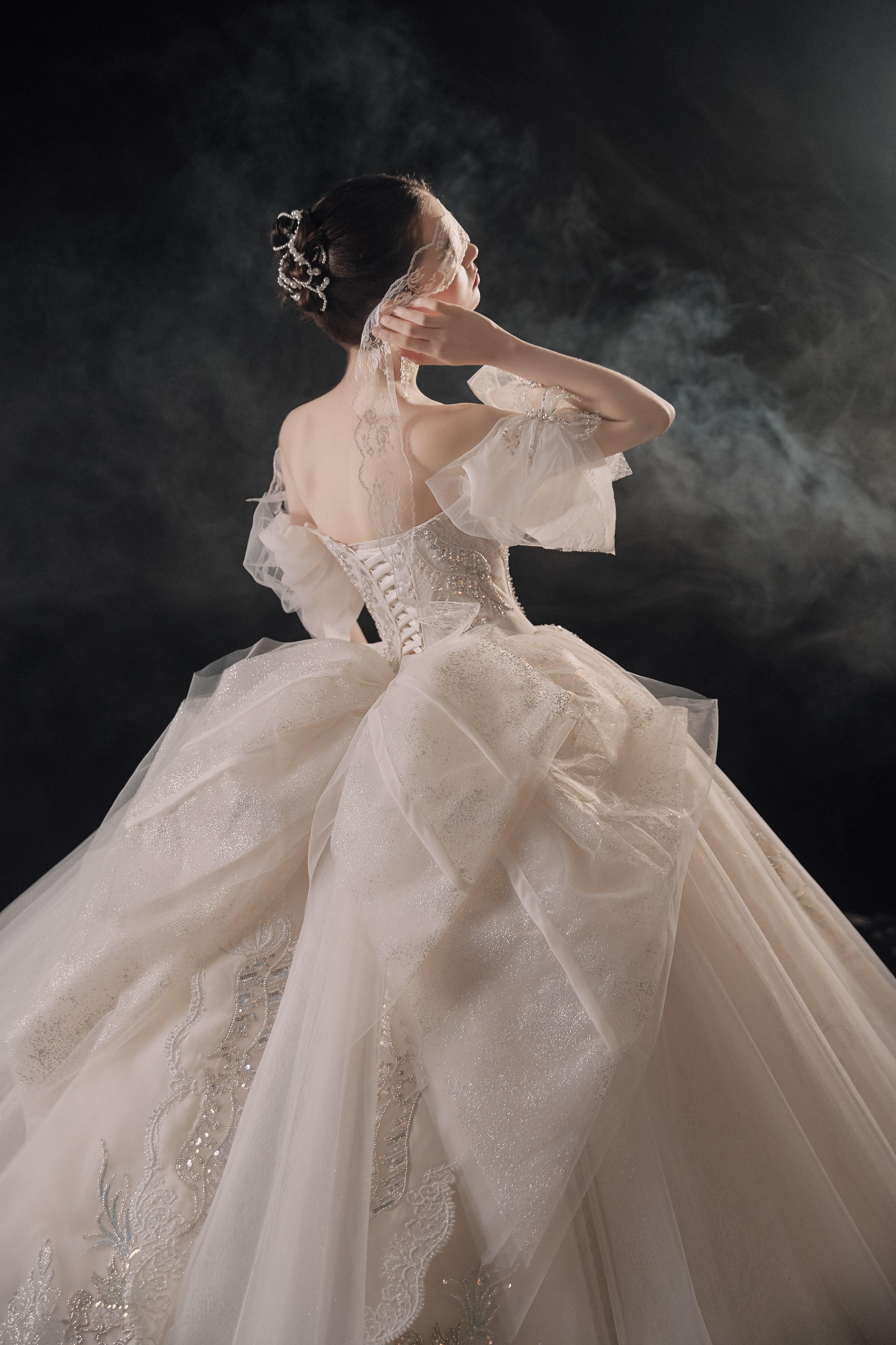 Elegant Off-the-Shoulder Ball Gown Sweetheart Neckline Tulle Puff Sleeve Beaded Lace Wedding Dress with Scalloped Train E-306 by ZAPDRESS