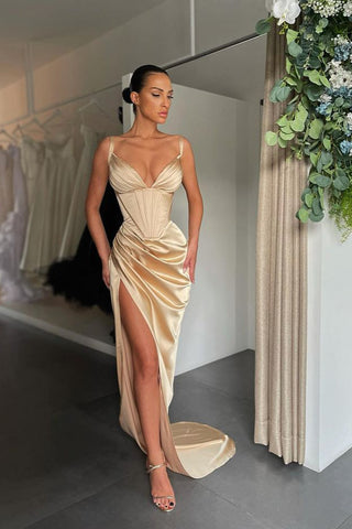 Ärmelloses Ballkleid mit Spaghettiträgern, V-Ausschnitt und Schlitz