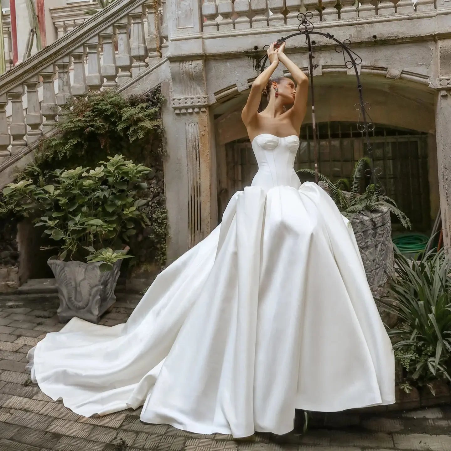 Classic White Satin Strapless Ball Gown Wedding Dress with Veil SW191