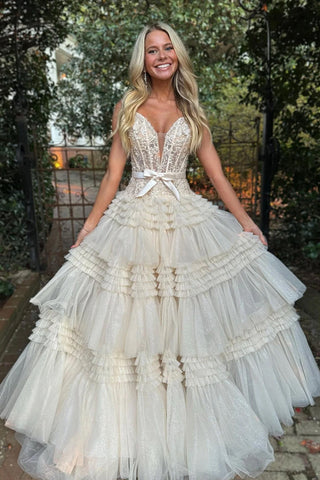 Vestido de fiesta largo rosa claro con volantes y corte princesa en A y hombros descubiertos