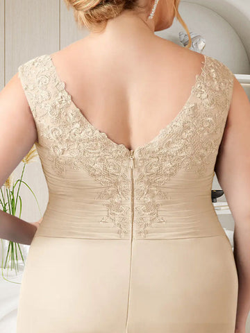 Vestido de malla plisada con escote corazón y corte en A color champán