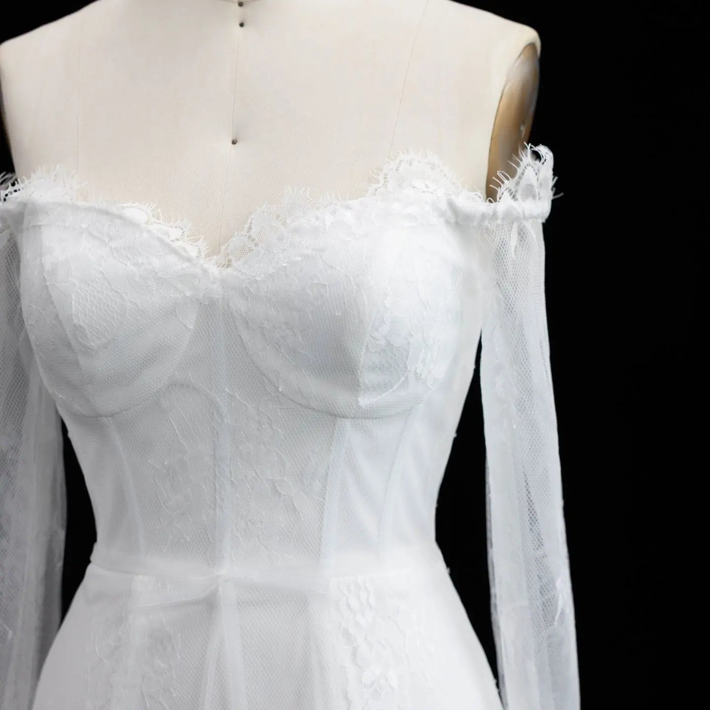 Luxury Ivory Off-the-Shoulder Long Sleeve Lace Mini Wedding Dress SW170