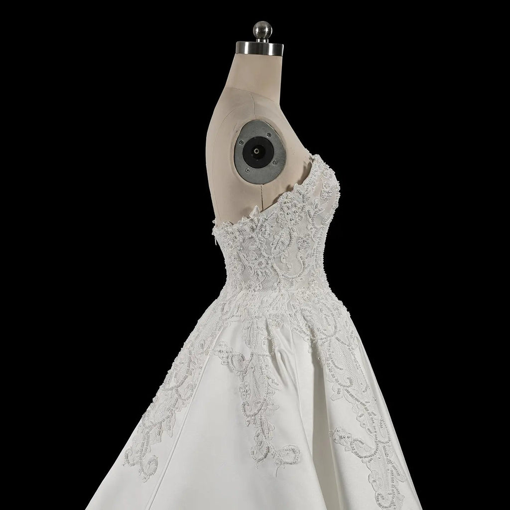 White Satin Strapless Wedding Dress Lace Appliques Sweetheart Neckline Ball Gown SW743