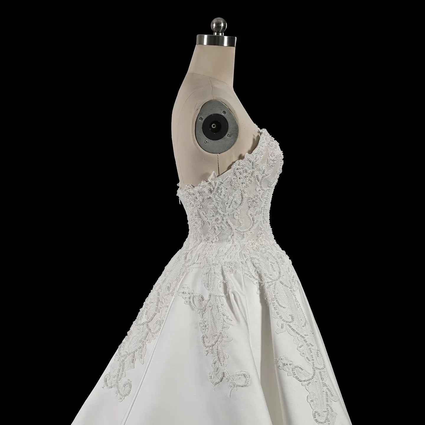 White Satin Strapless Wedding Dress Lace Appliques Sweetheart Neckline Ball Gown SW743