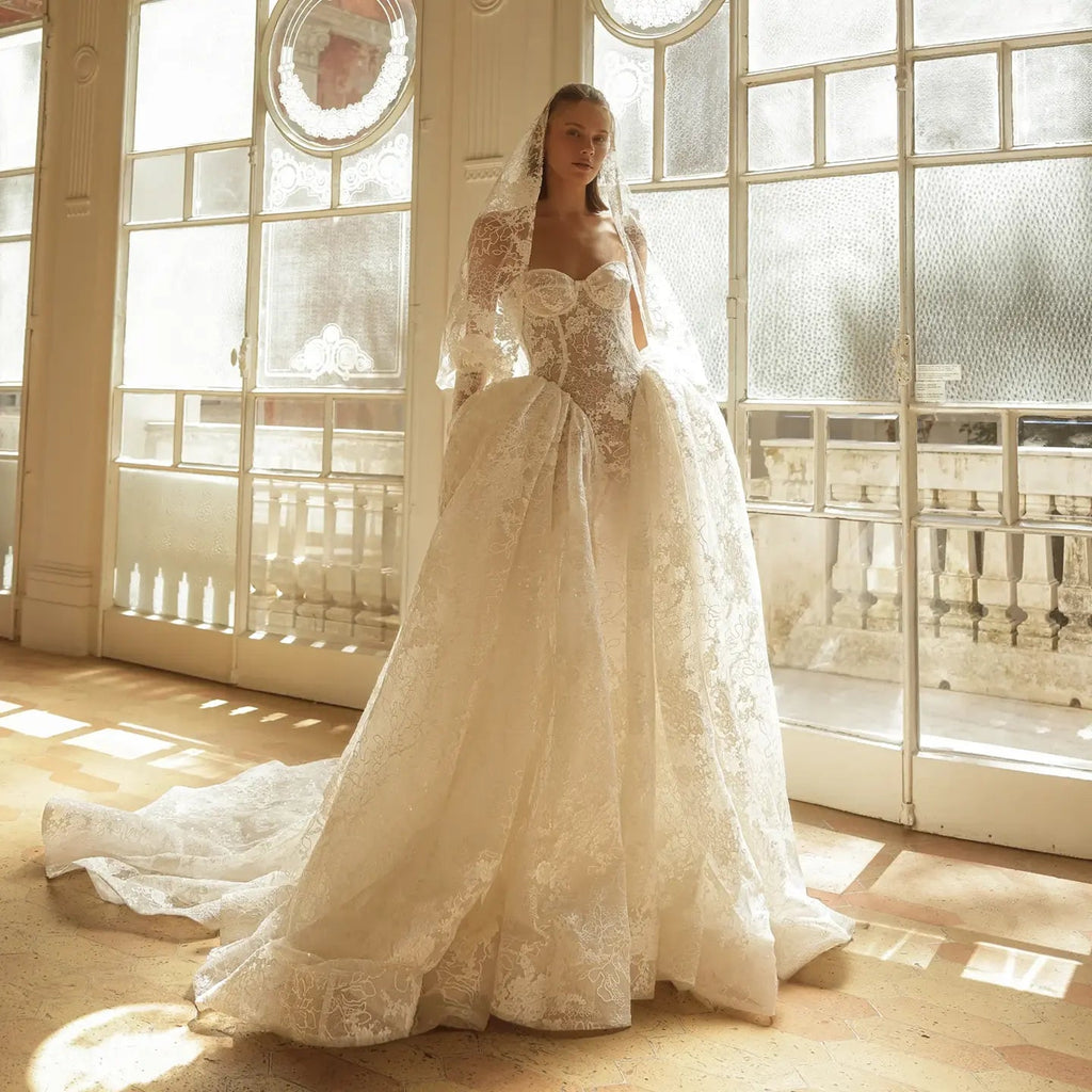 Glamorous Ivory Lace Sweetheart Nec Ball Gown Wedding Dress with Veil SW184