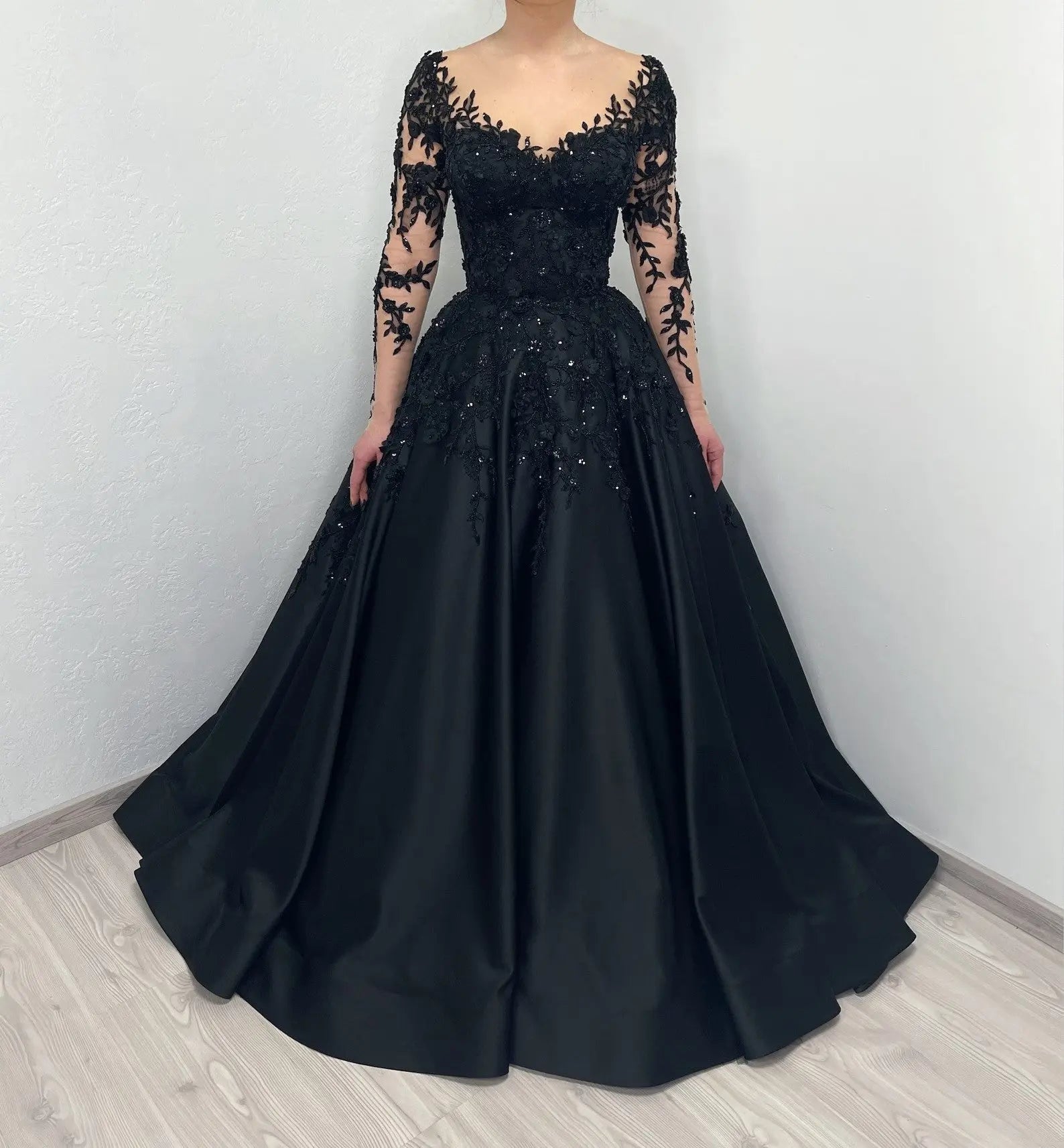 Black Luxury Gothic Wedding Dress Bridal Gown Heavy Beading  SW559