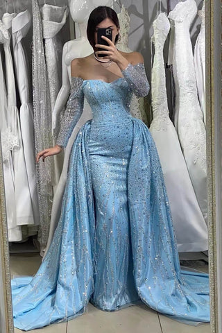 Blaues Pailletten-Abendkleid mit langen Ärmeln, Perlen, schulterfrei und herzförmigem Ausschnitt und langen Rüschen