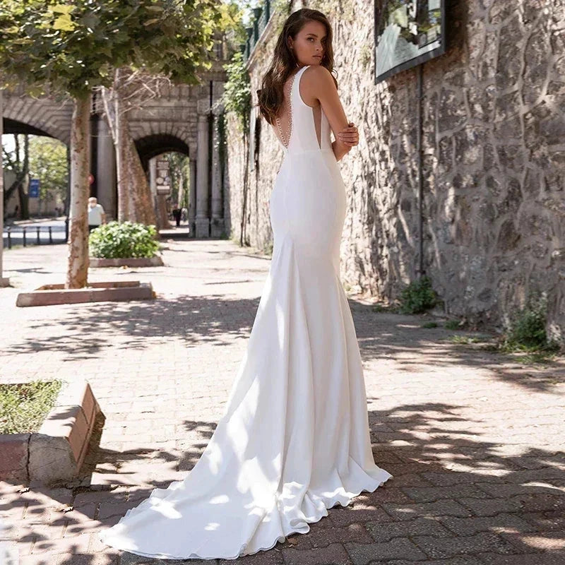 Simple And Elegant Mermaid Wedding Gauze V-Neck Sleeveless White Sweeping Train Satin Bride Gowns With Buttons Vestido De by payinti