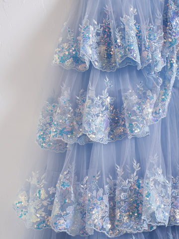 Vestido de fiesta estilo princesa con hombros descubiertos, corsé y volantes de encaje