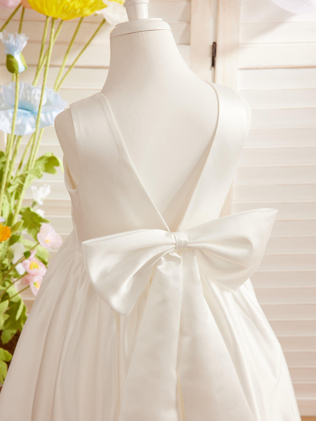 Elegant A-line Satin V-Back Bow Knee-length Flower Girl Dress - photo 6
